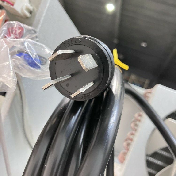 ☆中古品 大和冷機 ダイワ業務用冷凍冷蔵庫 2凍4冷 6枚扉 523Ｓ2-EC 2016年製 三相200Ｖ 1500ｘ800ｘ1920㎜ 動作確認済み☆ 大和冷機 縦型冷凍冷蔵庫 523S2-4-EC | 無限堂厨房ネットショップ