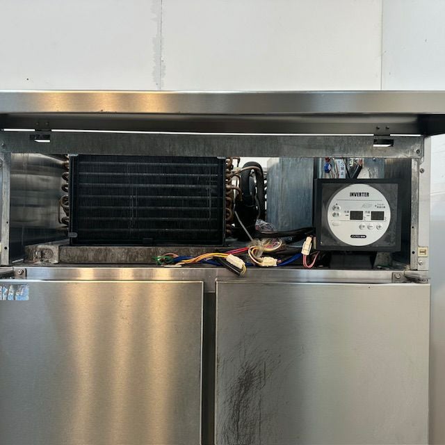 【週末セール】大和冷機工業　縦型冷蔵庫　331YCD-NP　幅900X奥行き650X高さ LNXA-0661CD 【大和冷機】縦型冷蔵庫 幅600×奥行650×高さ1905(mm)単相