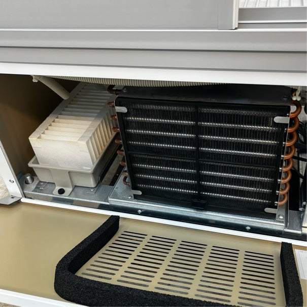 大和冷機　リーチイン冷蔵ショーケース　２０２０年製　厨房　３０１SAU-18 大和冷機 リーチインショーケース 301SAU-18 | 無限堂厨房ネットショップ